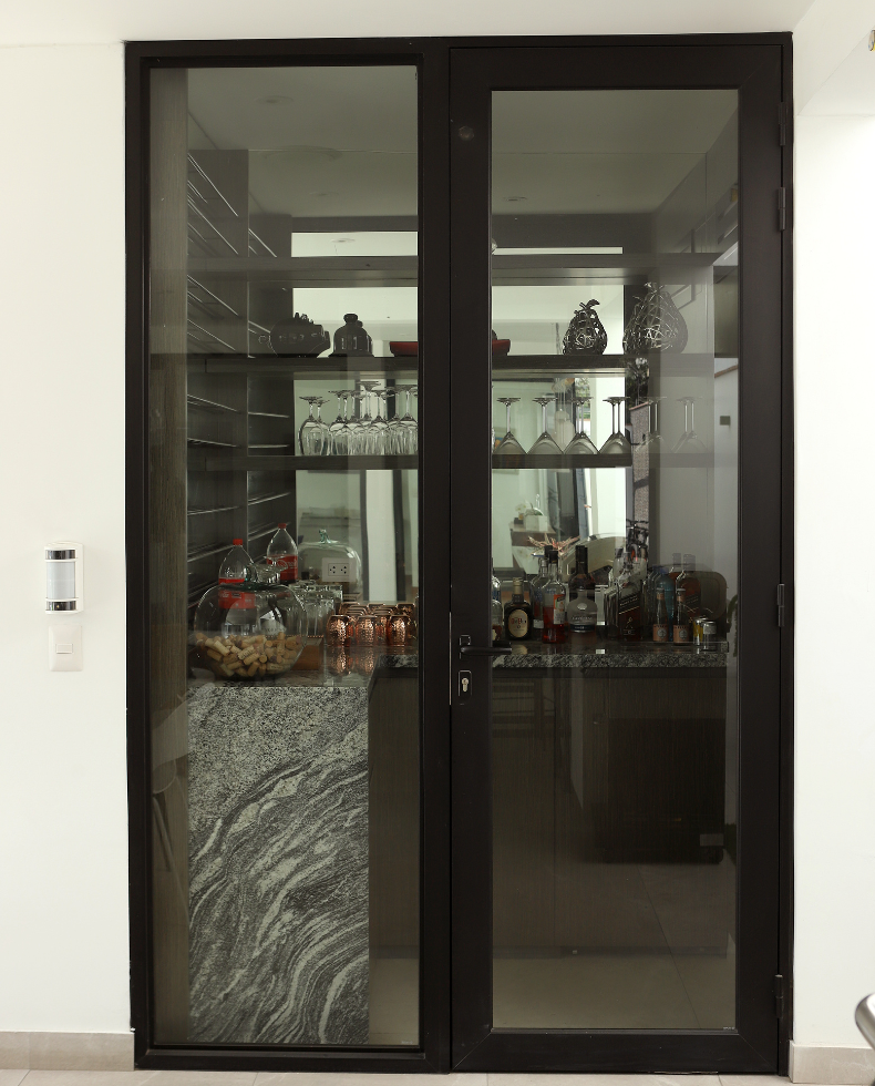 FINOGLASS Puertas de Aluminio Serie 35 Finoglass servicio de diseño y fabricación de ventanas modernas, ventanas herméticas, ventanas anti-ruido, mamparas de vidrio, puertas de vidrio, aluminio y pvc