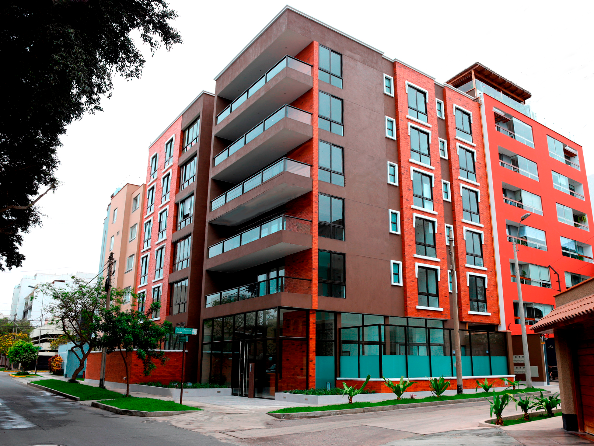 Finoglass servicio de diseño y fabricación de ventanas modernas, ventanas herméticas, ventanas anti-ruido, mamparas de vidrio, puertas de vidrio, aluminio y pvc Edificio Independencia, Miraflores | Finoglass Ventanas modernas herméticas anti-ruido